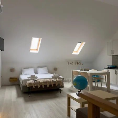 Go4surf Lofts Apartmán *