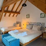 Go4surf Lofts *